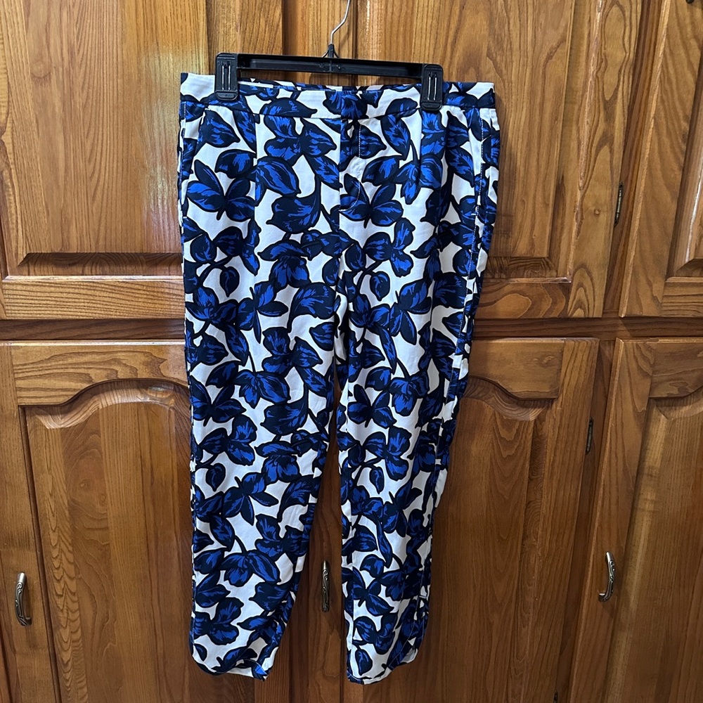 Banana Republic Blue and White Floral Ladies Size 10‎ slacks NEW